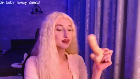 honey_sunset online show from February 7, 9:07 pm