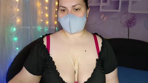 Snapshot of honey_sweet_couple chatting on April 12, 4:56 pm Alexa and Oscar online show from April 12, 4:56 pm