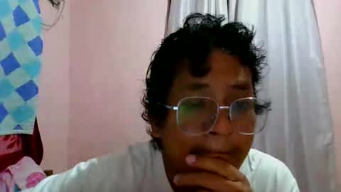 Honeybee online show from May 16, 4:28 pm