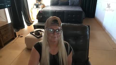 honeybuhnny online show from March 13, 12:50 am