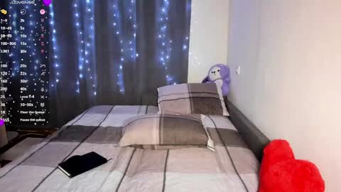 Snapshot of honeybunnyyy_ chatting on April 28, 7:30 pm HoneyBunny online show from April 28, 7:30 pm