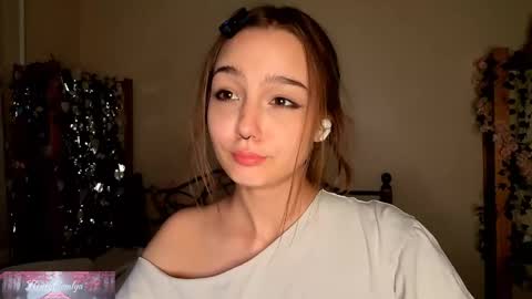 Snapshot of honeycomfya chatting on June 10, 2:27 pm Masha online show from June 10, 2:27 pm