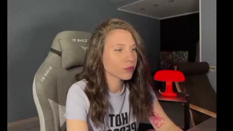 Snapshot of honeyed_hazze chatting on June 8, 5:35 pm honeyed_hazze online show from June 8, 5:35 pm