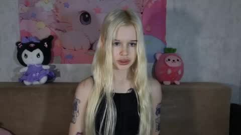 Snapshot of honeygold__ chatting on April 22, 4:04 am Lisa online show from April 22, 4:04 am