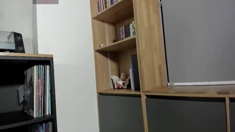 Sofia independent model online show from February 18, 11:50 am