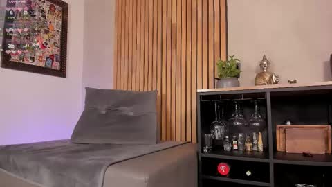 Sofia independent model online show from February 22, 11:42 am