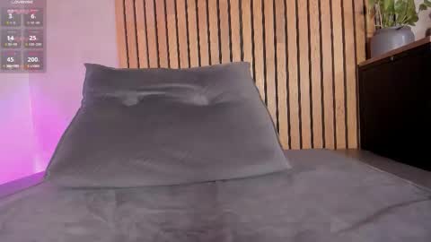 Sofia independent model online show from February 26, 11:53 am