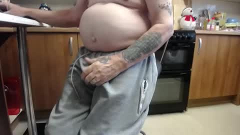 Snapshot of honeymaster290 chatting on December 16, 2:55 pm honeymaster290 online show from December 16, 2:55 pm