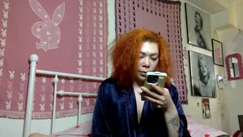 Snapshot of honeyruby chatting on April 22, 4:52 pm Ruby Sparks online show from April 22, 4:52 pm