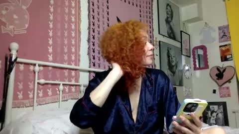 Snapshot of honeyruby chatting on April 27, 12:52 am Ruby Sparks online show from April 27, 12:52 am