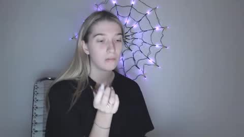 honeyveil online show from November 6, 2:07 pm