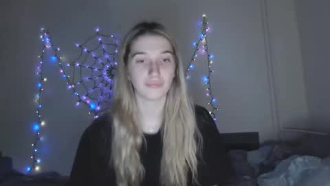 honeyveil online show from November 18, 3:27 pm