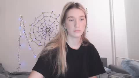 honeyveil online show from November 24, 11:10 am