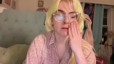 Emi Rose online show from March 16, 5:44 am