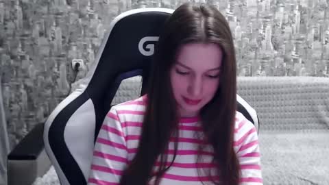 Nancy online show from December 2, 1:57 pm