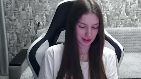 Nancy online show from December 18, 12:51 pm