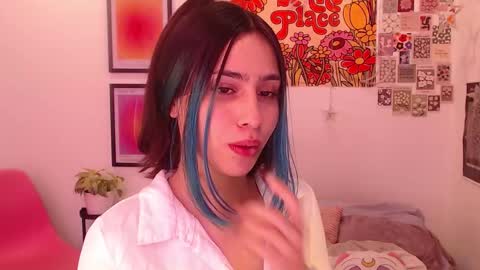 Snapshot of honeyypeaach chatting on October 29, 9:27 pm    online show from October 29, 9:27 pm