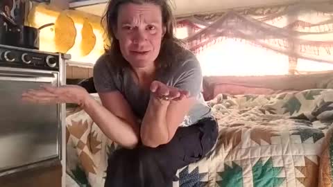 Snapshot of hoodoou chatting on January 6, 4:21 pm hoodoou online show from January 6, 4:21 pm