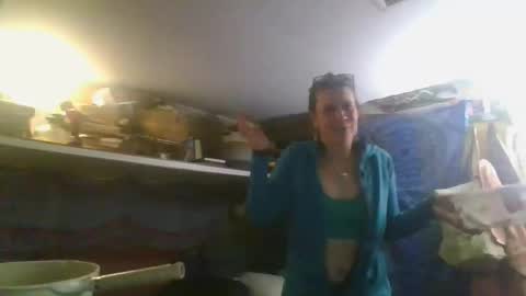 Snapshot of hoodoou chatting on January 13, 2:28 am hoodoou online show from January 13, 2:28 am