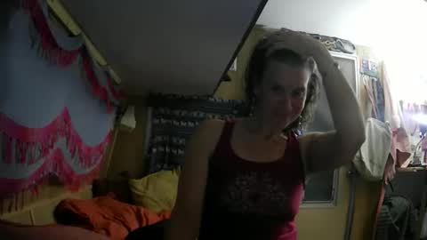 Snapshot of hoodoou chatting on February 16, 3:13 am hoodoou online show from February 16, 3:13 am