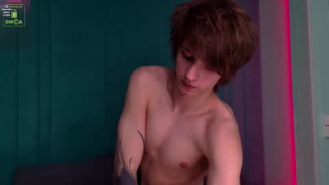 Snapshot of hoogwilder chatting on February 10, 8:35 pm HOOG online show from February 10, 8:35 pm