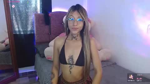 Hoollly Jones online show from September 25, 2:10 pm