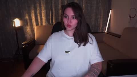 Snapshot of hoot_owl_cb chatting on June 22, 3:42 pm Karina online show from June 22, 3:42 pm