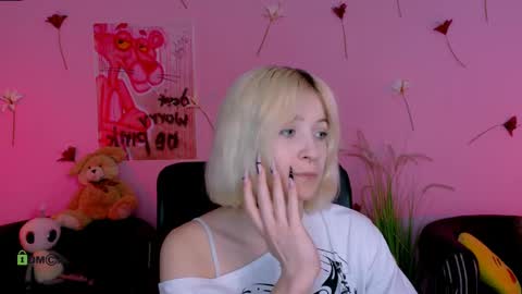 Snapshot of hope_shadow chatting on June 1, 6:42 pm hope_shadow online show from June 1, 6:42 pm