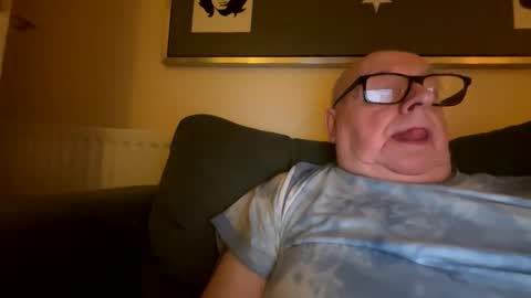 Snapshot of horny_147 chatting on March 16, 5:44 am Cum suck Me off online show from March 16, 5:44 am