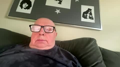 Snapshot of horny_147 chatting on March 31, 9:32 am Cum suck Me off online show from March 31, 9:32 am