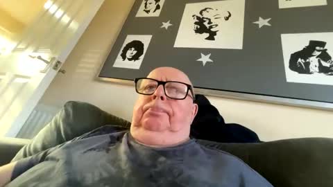 Snapshot of horny_147 chatting on April 2, 7:39 am Cum suck Me off online show from April 2, 7:39 am