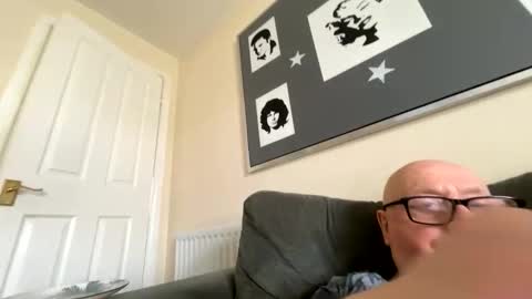 Snapshot of horny_147 chatting on April 18, 8:07 am Cum suck Me off online show from April 18, 8:07 am