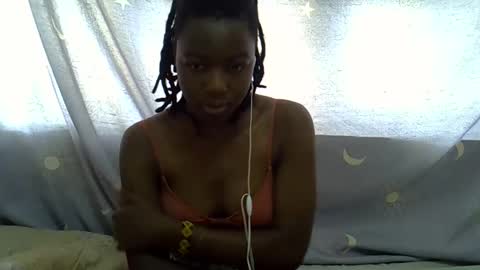 Snapshot of horny_baddie18 chatting on February 2, 1:21 pm Leila online show from February 2, 1:21 pm