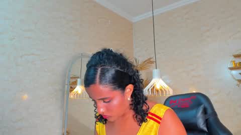 Snapshot of horny_curlss chatting on June 28, 3:45 am Horny Curls online show from June 28, 3:45 am