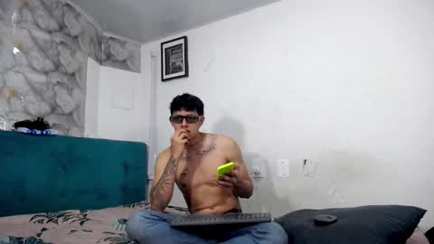 MILET Y FOX   online show from January 15, 5:01 am