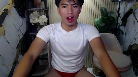 Snapshot of horny_jamesxx chatting on April 18, 9:02 am cum boy james online show from April 18, 9:02 am
