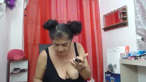 Snapshot of horny_mommy17 chatting on May 5, 7:55 pm armina online show from May 5, 7:55 pm