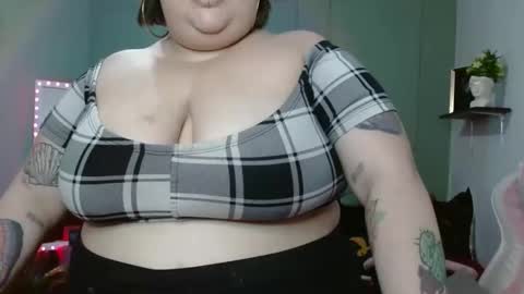 Snapshot of horny_neighbors_ chatting on December 3, 5:53 am onlyTiffany I broke up with frank 10 days ago online show from December 3, 5:53 am