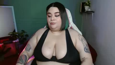 Snapshot of horny_neighbors_ chatting on December 29, 10:01 am onlyTiffany I broke up with frank 10 days ago online show from December 29, 10:01 am