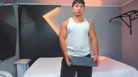 horny_nick18 online show from April 17, 12:30 pm