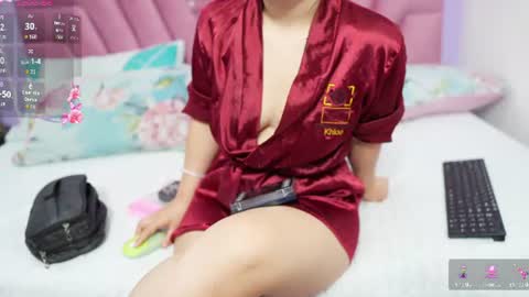Snapshot of hornybarelylegalgirl chatting on July 11, 11:57 am Khloe online show from July 11, 11:57 am