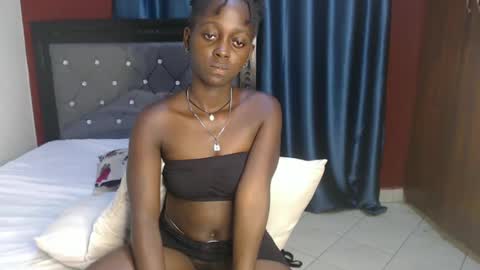 Snapshot of hornybella4 chatting on December 13, 6:49 pm Bella online show from December 13, 6:49 pm