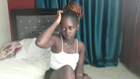 Snapshot of hornybella4 chatting on December 30, 8:25 pm Bella online show from December 30, 8:25 pm