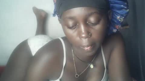 Snapshot of hornybella84 chatting on April 3, 9:24 pm Bella online show from April 3, 9:24 pm