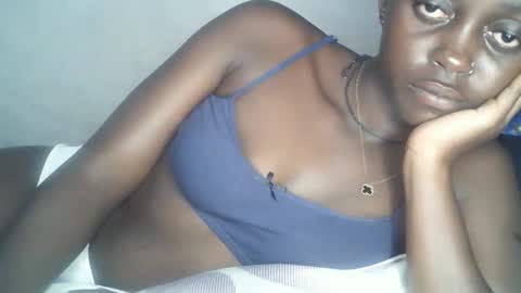 Snapshot of hornybella84 chatting on April 6, 2:20 am Bella online show from April 6, 2:20 am