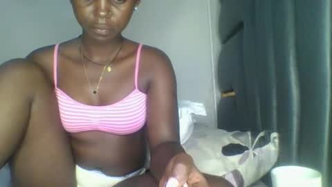 Snapshot of hornybella84 chatting on April 12, 5:23 am Bella online show from April 12, 5:23 am
