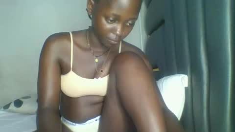 Snapshot of hornybella84 chatting on April 14, 7:25 am Bella online show from April 14, 7:25 am
