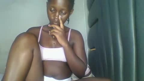 Snapshot of hornybella84 chatting on April 20, 7:00 am Bella online show from April 20, 7:00 am