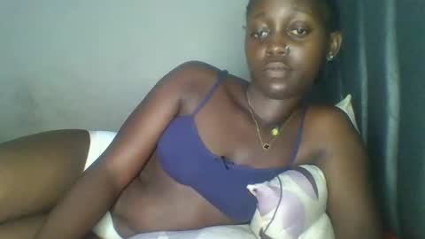 Snapshot of hornybella84 chatting on April 23, 7:09 am Bella online show from April 23, 7:09 am