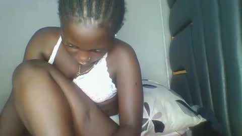 Snapshot of hornybella84 chatting on April 24, 7:55 am Bella online show from April 24, 7:55 am